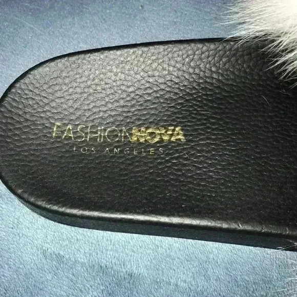Excellent Used condition fashion nova fuzzy slides - Picture 4 of 8
